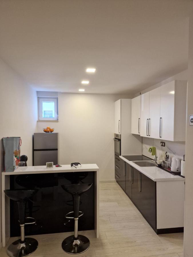 Wellness Apartment Black-White Široki Brijeg エクステリア 写真