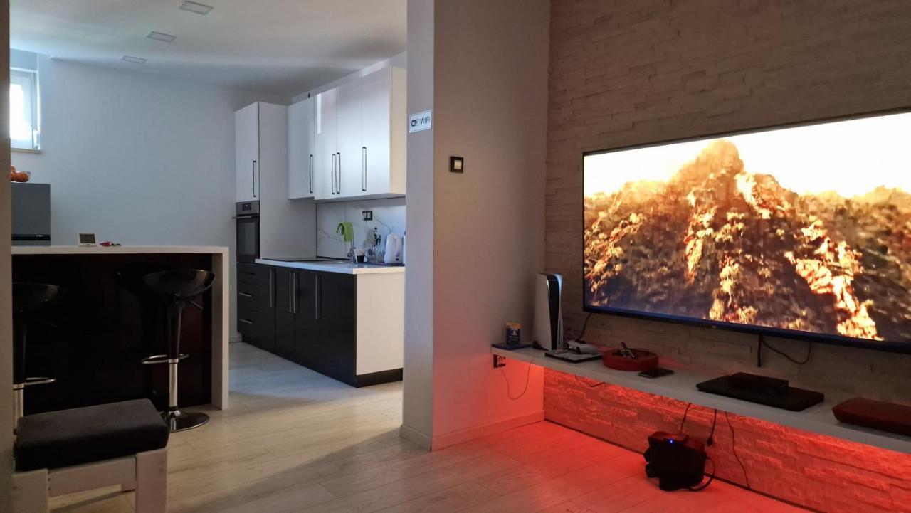 Wellness Apartment Black-White Široki Brijeg エクステリア 写真